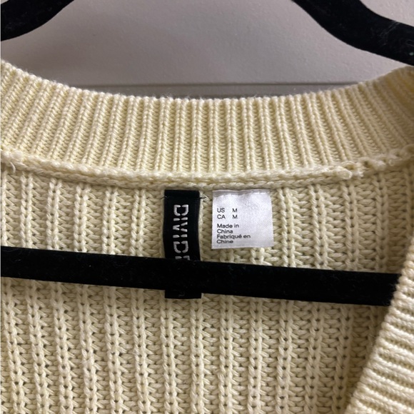 Divided Cropped V-Neck Button Cardigan - Pale Yellow - Picture 3 of 3